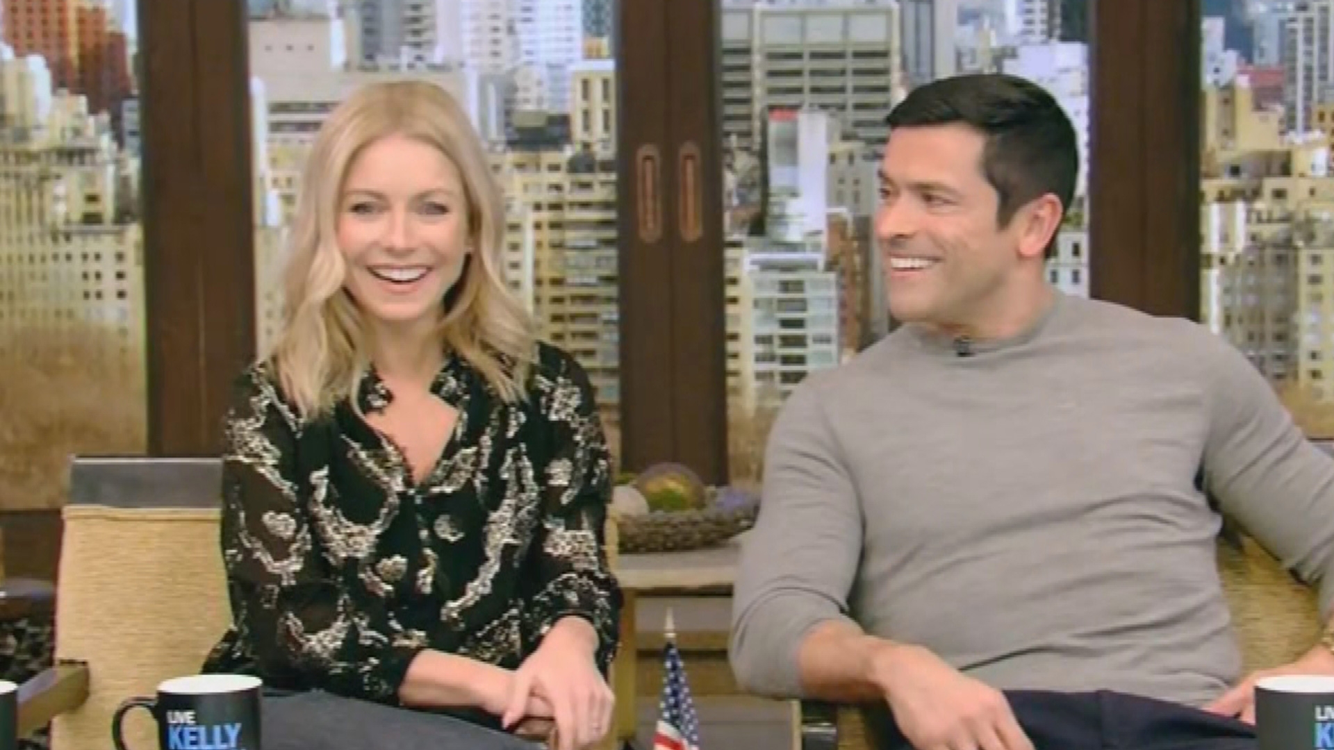 Kelly Rippa Porn Abducted - Kelly Ripa Reveals She Once Passed Out During Morning Sex With Mark  Consuelos | Entertainment Tonight