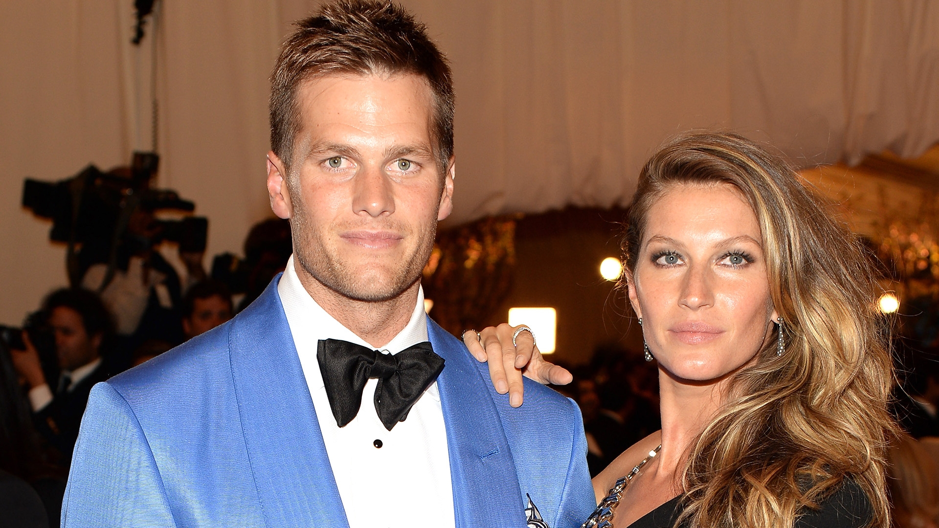 Tom Brady Seen Without Wedding Ring Amid Gisele Bundchen Divorce Rumors –  StyleCaster