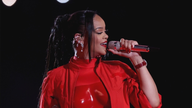 Watch Rihanna Celebrate Super Bowl Halftime Show, Pregnancy Reveal With  Friends