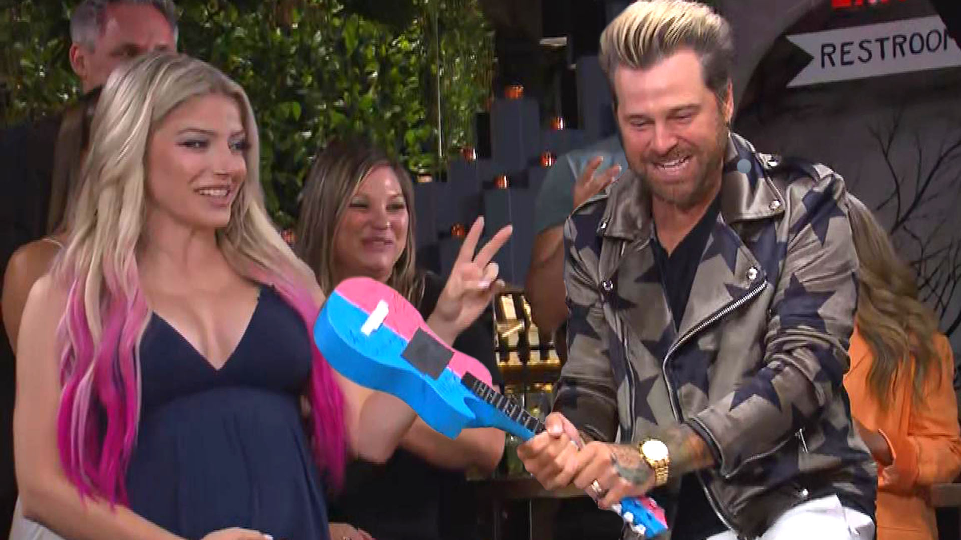 Watch Ryan Cabrera and Alexa Bliss Reveal the Sex of Their First Child (Exclusive) Entertainment Tonight