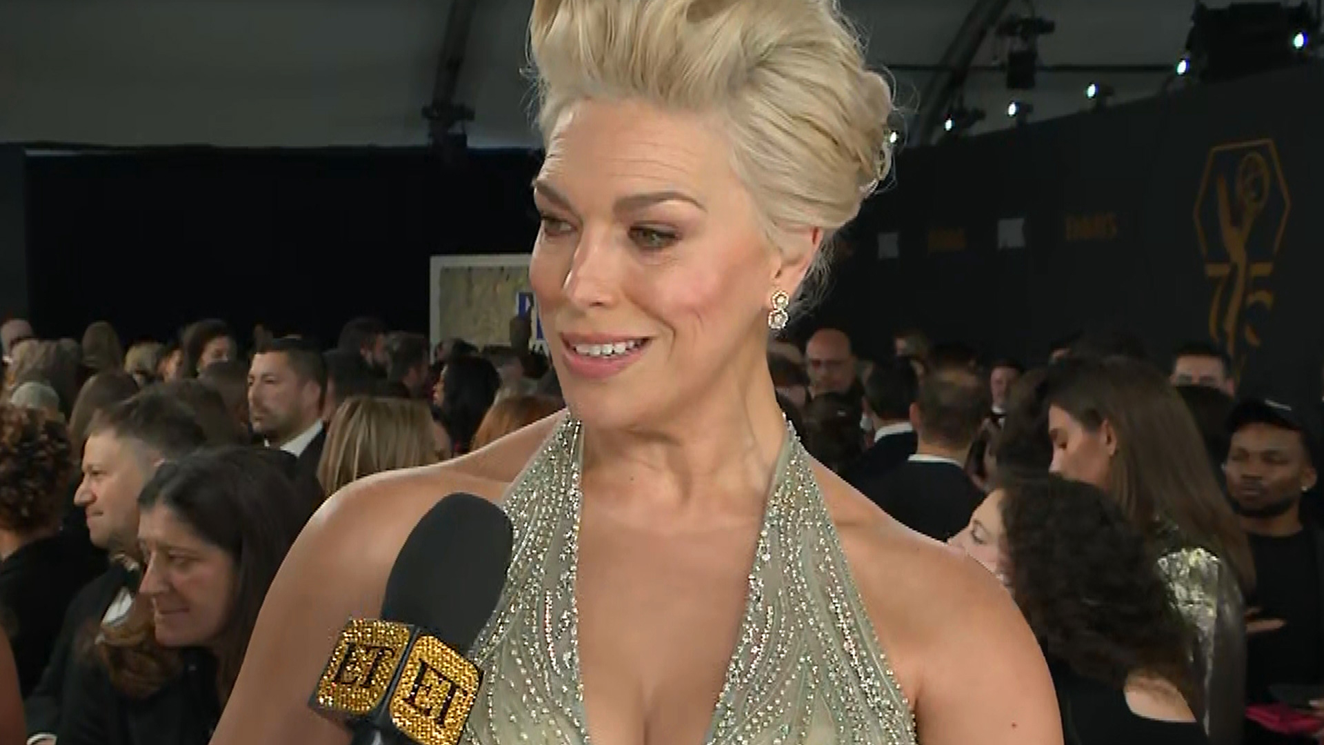 Hannah Waddingham Slams Photographer for Telling Her 'Show Me Leg' |  Entertainment Tonight